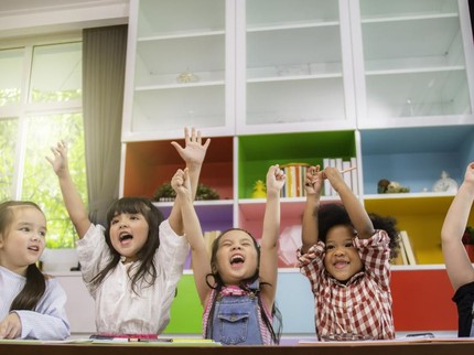 5 Tips agar Anak Nyaman Bergaul di Sekolah Tanpa Harus Ditunggu Bunda