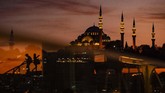 NYALANG: Dongeng Orang-orang Muram Ada festival untuk menghormati Dewa Surya di India, matahari terbenam di Istanbul, dan penghormatan untuk prajurit yang mati dalam Nyalang pekan ini.