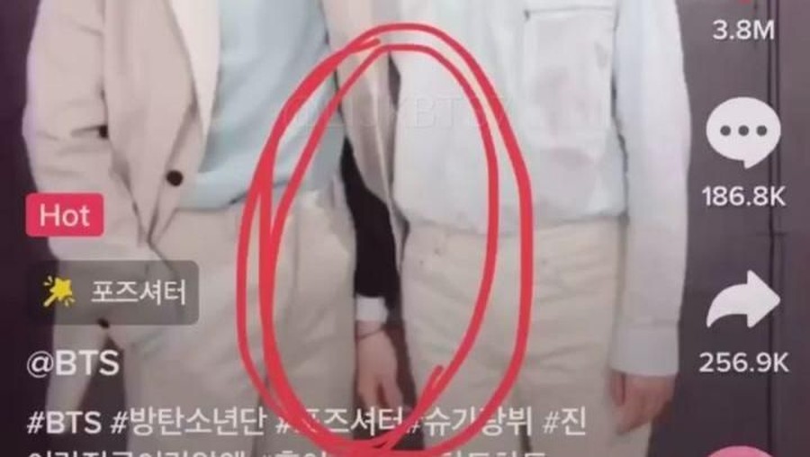 Foto mengerikan memperlihatkan ada penampakan tangan pada foto SUGA dan V BTS. 