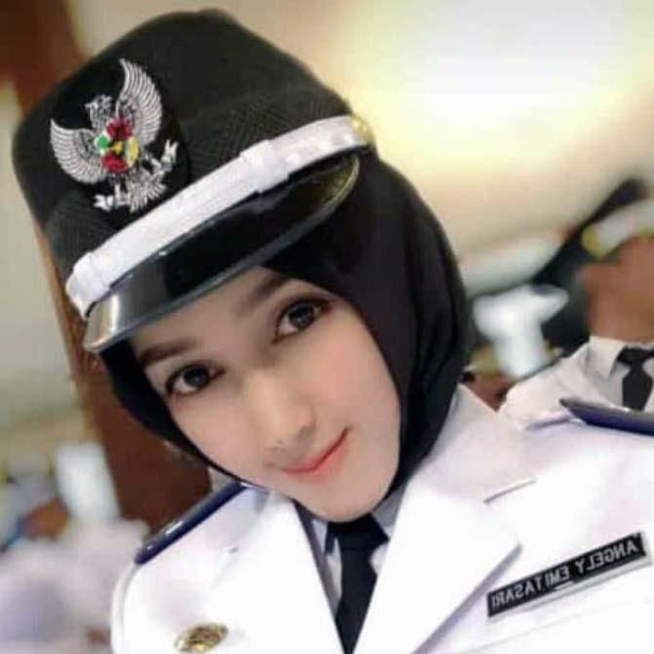 <p>Angely Emitasari masih berusia 28 tahun saat dilantik sebagai Kades Kedungkumpul. (Foto: Istimewa)</p>