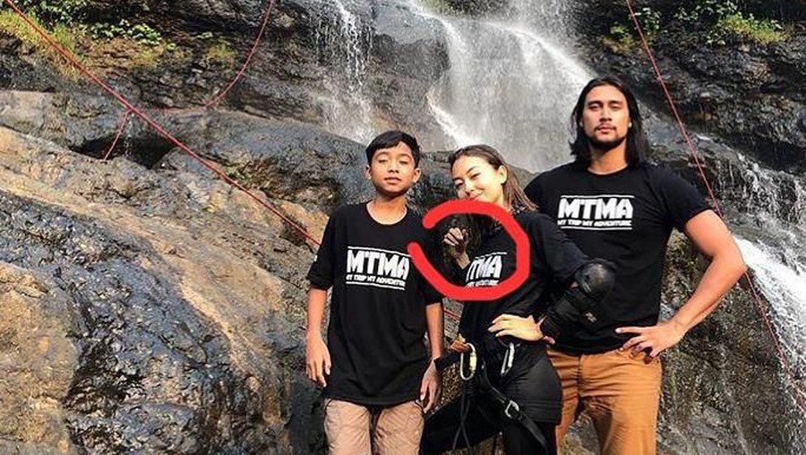 Paranormal ternama Indonesia Wirang Birawa angkat bicara soal penampakan tangan di foto MTMA. Ia bilang itu adalah mahkluk dari dimensi lain