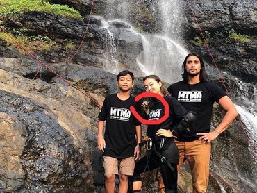Heboh Penampakan Tangan di Foto MTMA, Netizen: Kayak Tangan Nenek-nenek