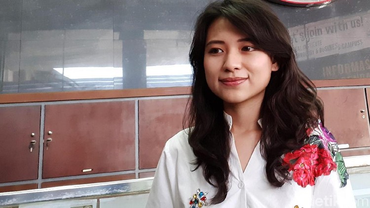 Sejarah di dunia pendidikan Indonesia kembali hadir dengan sosok rektor termuda, Risa Santoso. Rektor di Indonesia terpilih dengan seleksi yang sangat ketat, tidak sembarangan orang bisa menjabat sebagai rektor.