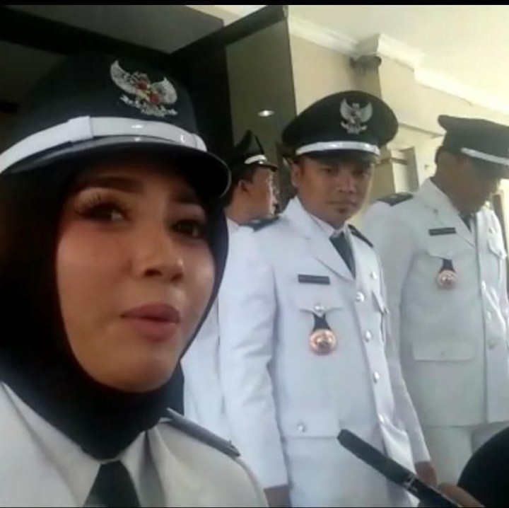 <p>Angely Emitasari mengalahkan sang rival, Yusman dan Jajud dalam Pilkades serentak pada 15 September 2019. (Foto: Istimewa)</p>