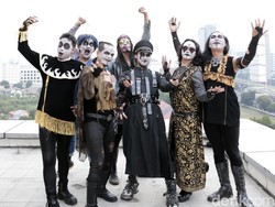 Bukan Cuma Kuburan, Band Indonesia Ini Juga Pakai Topeng Seram