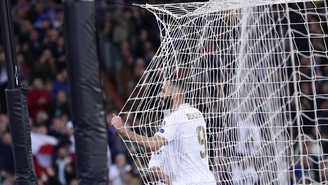 Karim Benzema membuktikan bisa jadi andalan Real Madrid sejak Cristiano Ronaldo pergi. Benzema bahkan lebih mematikan dari Messi, Suarez, dan Ronaldo.