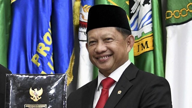 Menteri Dalam Negeri Tito Karnavian di Kantor Kemendagri, Jakarta, Rabu (23/10/2019). ANTARA FOTO/M Risyal Hidayat/foc.