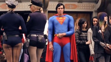 Christopher Dennis, Superman Hollywood Tewas di Tumpukan Sampah