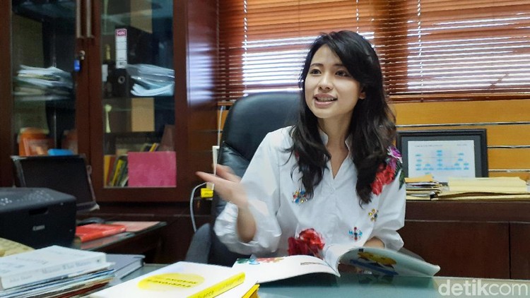 Rektor Muda Risa Santoso Sejarah di dunia pendidikan Indonesia kembali hadir dengan sosok rektor termuda, Risa Santoso. Rektor di Indonesia terpilih dengan seleksi yang sangat ketat, tidak sembarangan orang bisa menjabat sebagai rektor.