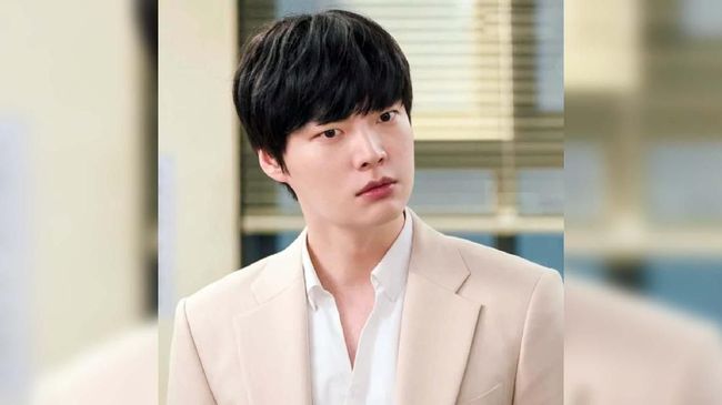 Aktor Ahn Jae-hyun meminta maaf kepada kru drama 'Love with Flaws' atas permasalahan pribadi sempat mengganggu proses produksi drama itu.