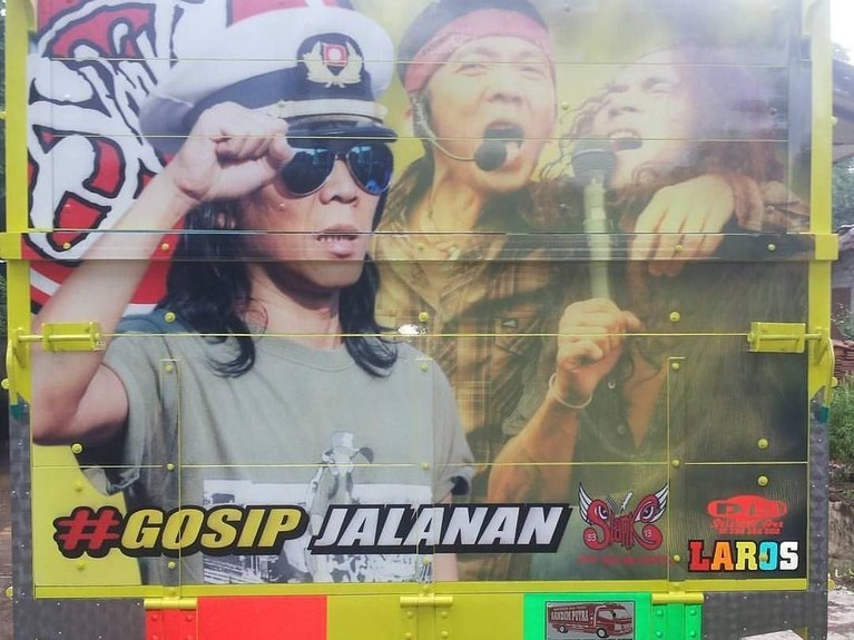 Selain Franda, Wajah Syahrini hingga Dian Sastro Terpampang di Truk Tujuh artis berikut ini wajahnya pernah terpampang di badan truk. Ada siapa saja?