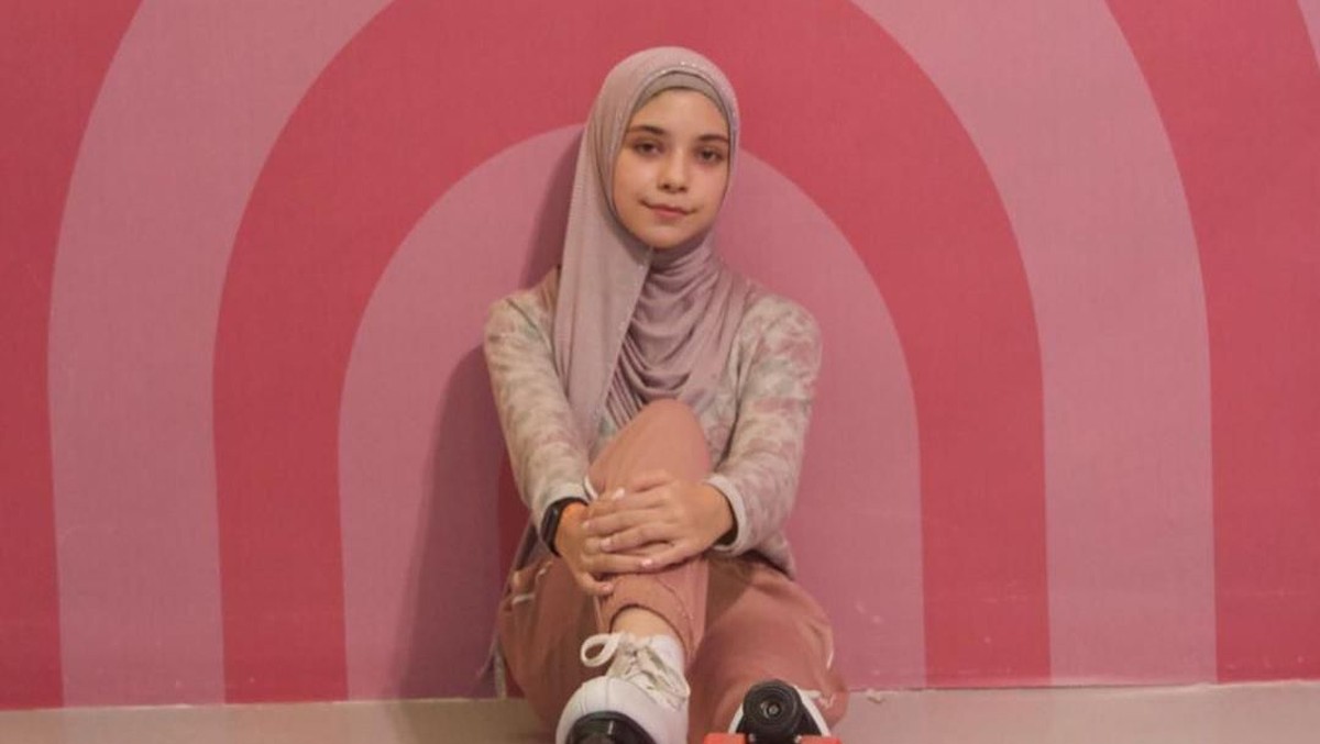 Putri dari pasangan Ayu Azhari dan Mike Tramp&comma; Isabel Azhari&comma; kini menjelma menjadi perempuan cantik yang dewasa&period; Seperti apa potret terbaru Isabel Azhari&quest;