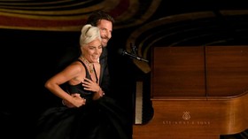 Lady Gaga Jawab Rumor Asmara dengan Bradley Cooper