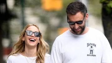 JENNIFER LAWRENCE DAN SUAMI BULAN BULAN MADU DI INDONESIA