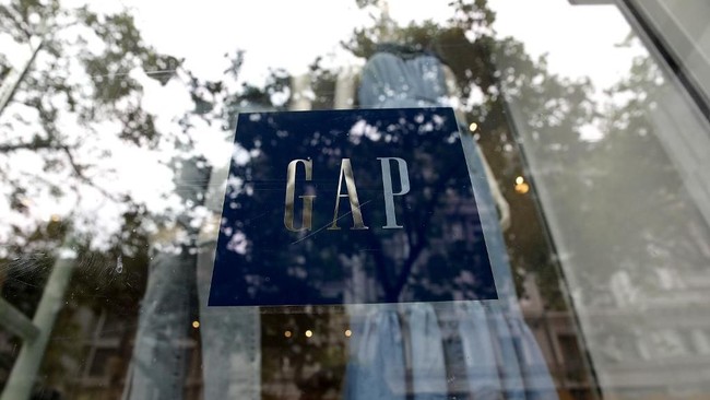GAP mengumumkan pengunduran diri CEO Art Peck, jelang pemisahan unit usahanya Old Navy. Aksi manajemen membuat saham tergelincir 12 persen.