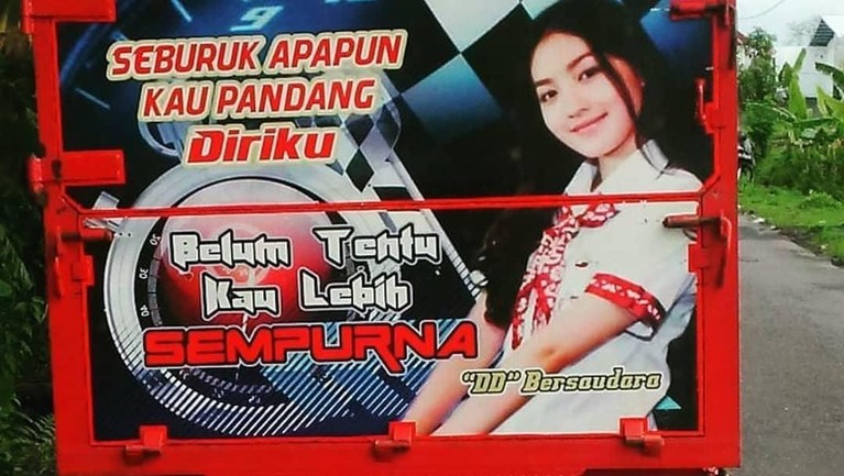 Selain Franda, Wajah Syahrini hingga Dian Sastro Terpampang di Truk Tujuh artis berikut ini wajahnya pernah terpampang di badan truk. Ada siapa saja?