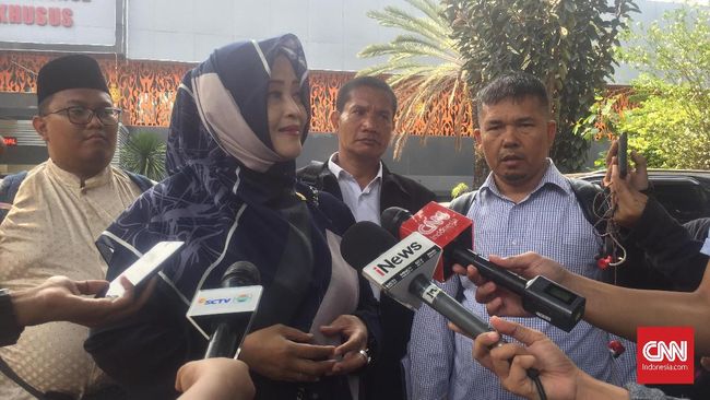 Bawa Bukti, Fahira Idris Datangi Polda soal Meme Joker Anies