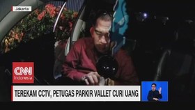 VIDEO: Terekam CCTV, Petugas Parkir Vallet Curi Uang