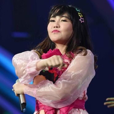 Fakta di Balik Pipi Mengembang Via Vallen