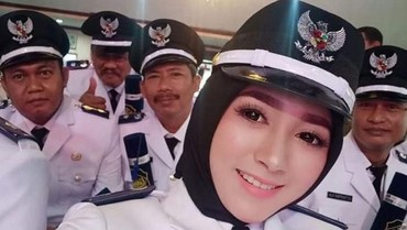 Angely Emitasari, Biduan Dangdut yang Kini Jadi Kepala Desa