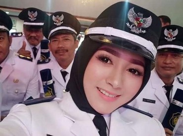 Angely Emitasari, Biduan Dangdut yang Kini Jadi Kepala Desa