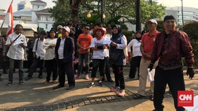 Massa Demo di Balkot Tuntut Anies Transparan Anggaran DKI