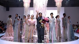 Di Balik Kilau Gaun Malam Ivan Gunawan