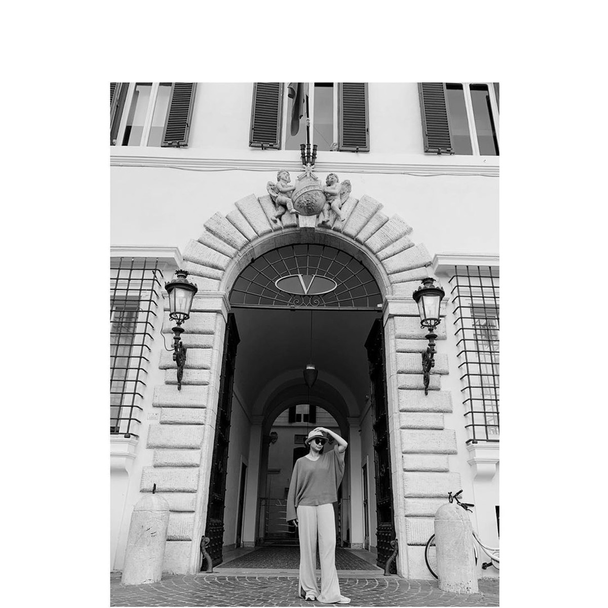 Adik Yuni Shara dan Krisdayanti&comma; Kartika Sary&comma; memang jarang terekspos&period; Meski begitu mereka sering menampilkan kekompakannya di Instagram&period;