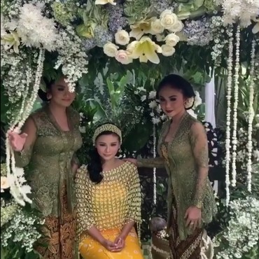 Kompaknya Krisdayanti dan Yuni Shara di Acara Jelang Pernikahan Adik