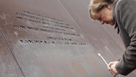 Merkel Singgung Demokrasi di Momen Perayaan Tembok Berlin