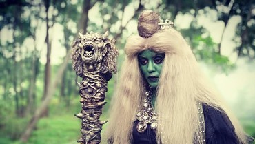Pemeran Mak Lampir Cantik Akhirnya Resmi Menikah