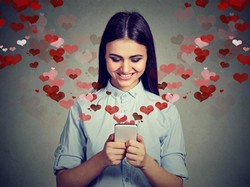 99 Gombalan Bahasa Inggris Lucu untuk PDKT Beserta Artinya