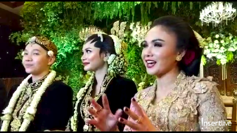 Ungkapan kebahagiaan Yuni Shara melihat sang adik, Kartika Sary akhirnya menikah.