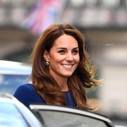 Para Selebriti Ini Pernah Kenakan Busana yang Sama dengan Kate Middleton, Termasuk Kim Kardashian!