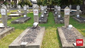 Daun Kering dan Kisah Makam Pahlawan Tanpa Nama