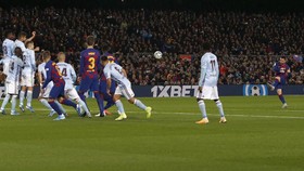 FOTO: Hattrick Messi dan Pesta Gol Tendangan Bebas