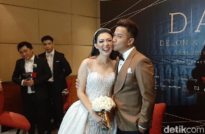 Intip 6 Momen Pernikahan Delon & Aida Chandra, Sederhana ...