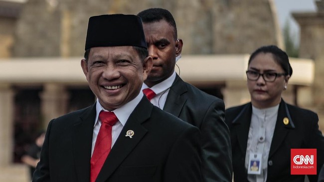 Mendagri Tito Karnavian mengumpulkan ribuan orang, mulai dari kepala daerah dan kepala satuan wilayah TNI, Polri, hingga Kejaksaaan, di Sentul, Bogor.