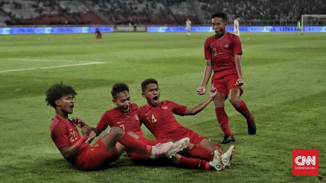 Pengamat sepak bola, Mohamad Kusnaeni menilai Shin Tae Yong lebih baik menangani Timnas Indonesia U-20.