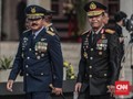 Panglima TNI-Kapolri Lihat Penerjunan, Bandara Timika Ditutup