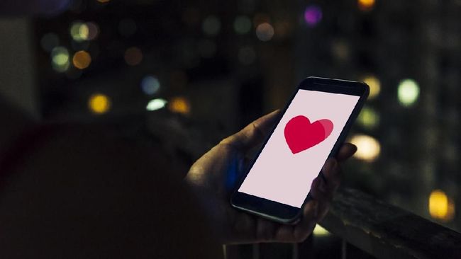 Di masa pandemi, perkara mencari pasangan hidup yang tepat makin sulit. Meski mencari pasangan bisa dilakukan lewat online dating.
