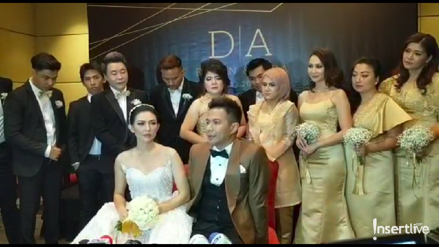 Delon dan Aida Gunakan Konsep Elegan dan Mewah di Resepsi Pernikahan Pasangan yang baru saja menikah yaitu Delon Thamrin dan Aida Chandra ungkap konsep pernikahan mereka.