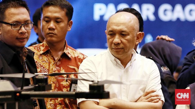 Menkop dan UKM Teten Masduki menyebut bantuan presiden Rp2,4 juta yang ditujukan untuk pelaku usaha mikro bisa dinikmati juga pedagang online. 
