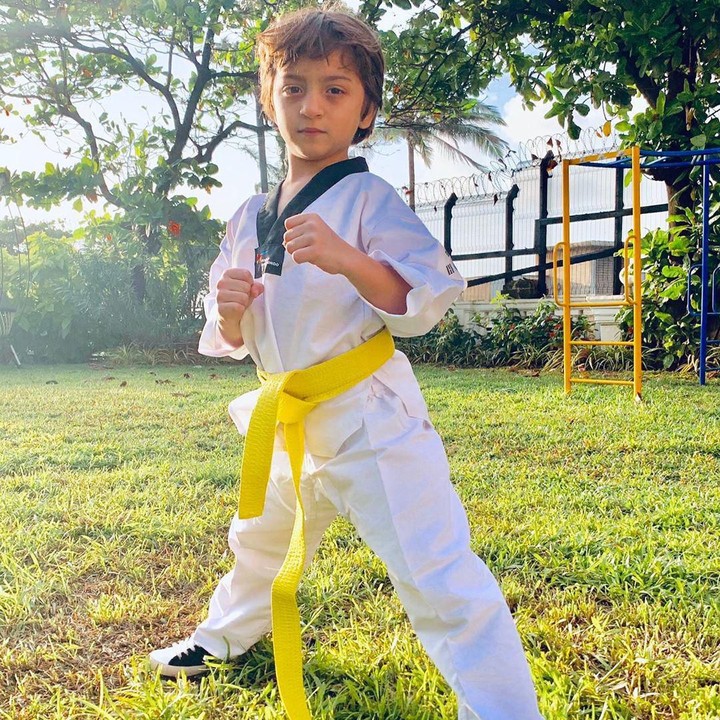 <p>Nah, kalau si bungsu Abram sepertinya tertarik di dunia olahraga nih. (Foto: Instagram @iamsrk)</p>