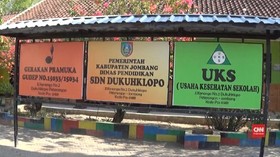 VIDEO: Ruang Kelas Ambruk, Siswa Belajar di Mushola