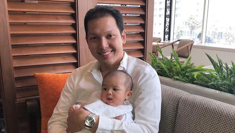 Ini dia enam potret ganteng Raymond Gunawan, adik bungsu Sandra Dewi yang jarang terekspos