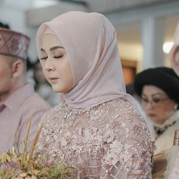 Mantap Berhijab, Syarat Kesha Ratuliu Dinikahi Kekasih