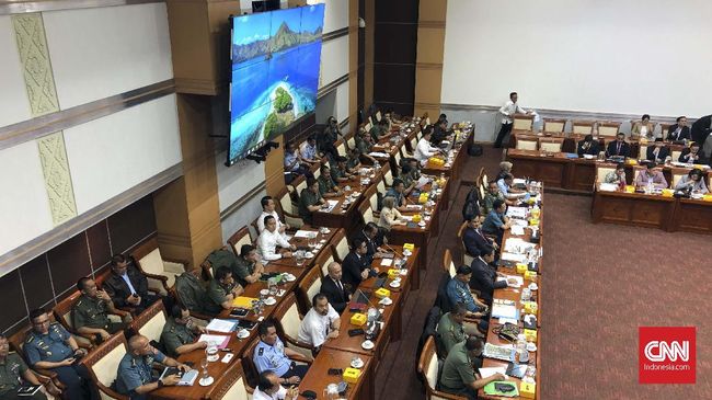 DPR Tetap Gelar Tes 33 Calon Dubes Saat PPKM Darurat Komisi I DPR menggelar uji kelayakan dan kepatutan terhadap 33 calon duta besar mulai hari ini hingga Rabu (14/7).