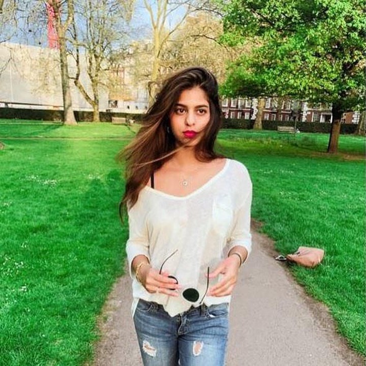 <p>Sama seperti kakaknya, Suhana juga mulai menekuni akting. Pada tahun 2017, dia pernah main di panggung teater, Bun. (Foto: Instagram @gaurikhan)</p>