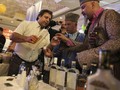 FOTO: Mencecap Alkohol Persia yang Melegenda